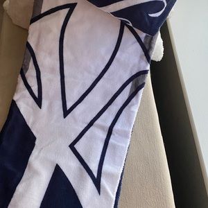 MLB NEW YORK YANKEES ZONE READ BEACH TOWEL 30X60 NWT